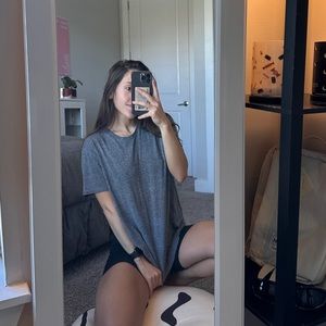 grey tee